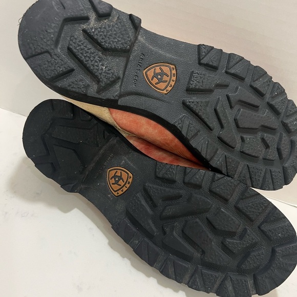 ‼️SOLD‼️‼️Cream and Red Loafers with Slip-On Design - Picture 6 of 9